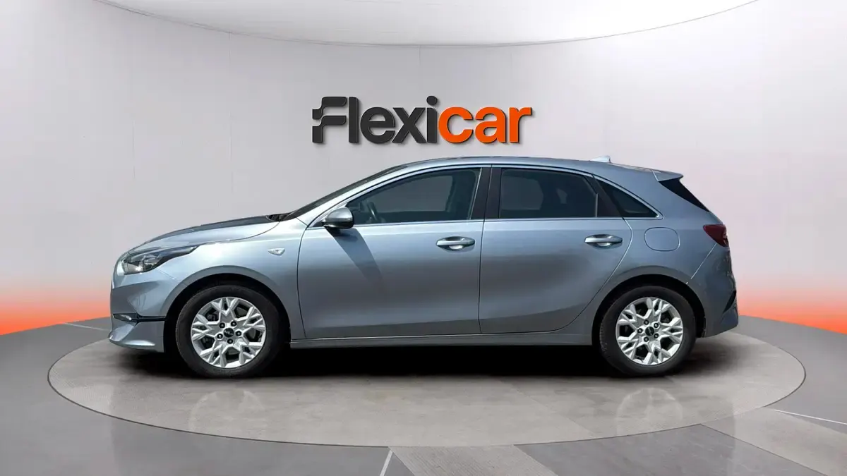 Usado Kia Ceed 136 CV (100 kW) 2023 Gris Utilitario