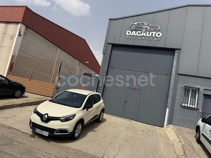 Usado Renault Captur Intens 90 CV (66 kW) 2017 Beige SUV