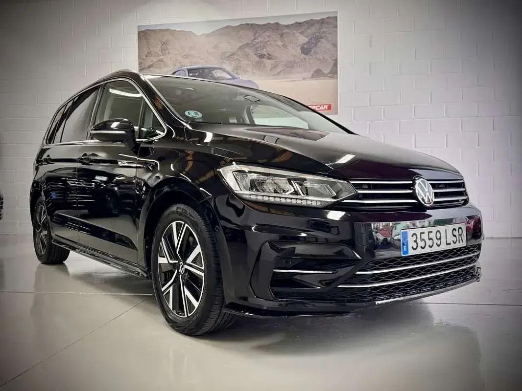 Usado VW Touran Sport 150 CV (110 kW) 2021 Negro Monovolumen