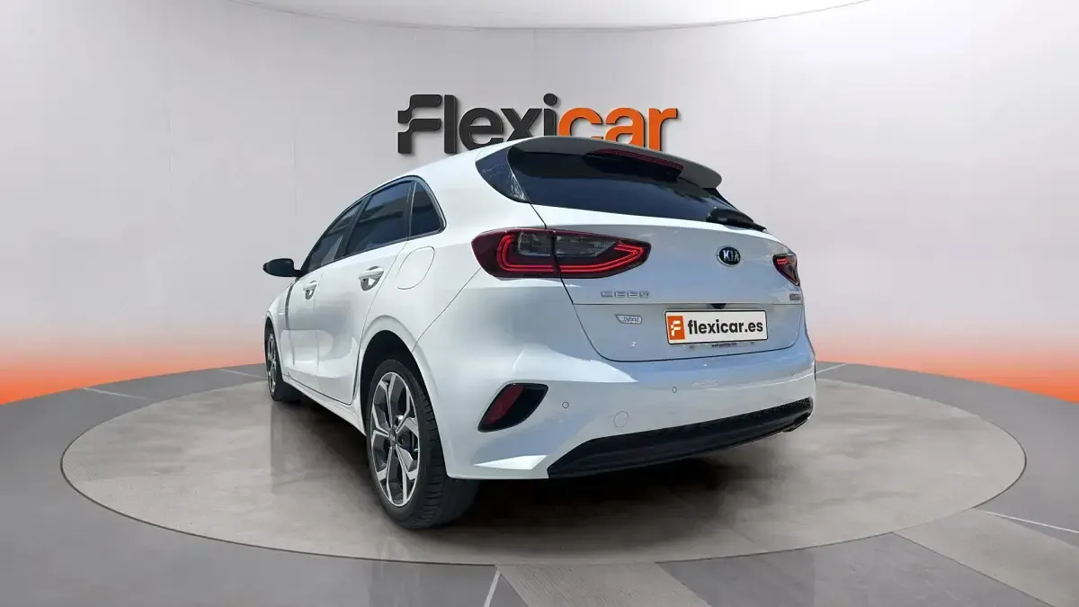 Usado Kia Ceed 136 CV (100 kW) 2020 Blanco Utilitario