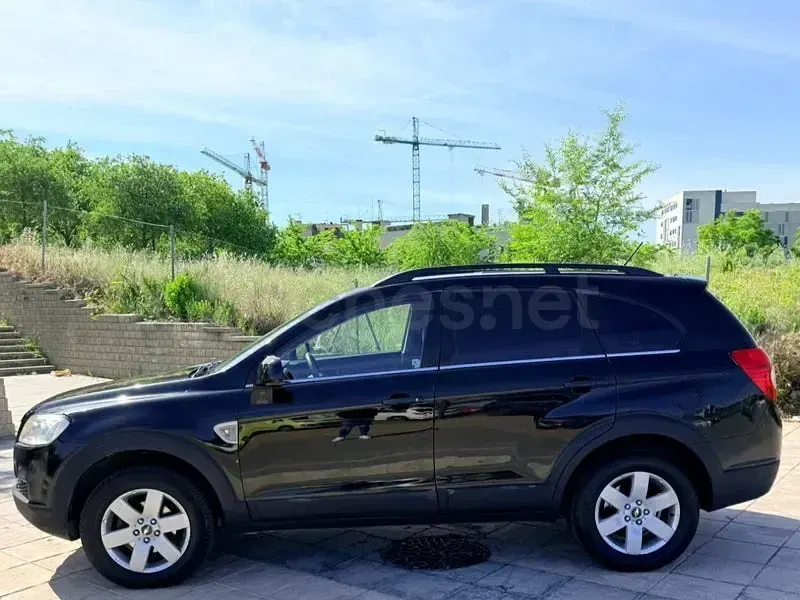 Usado Chevrolet Captiva LT 150 CV (110 kW) 2007 Negro SUV