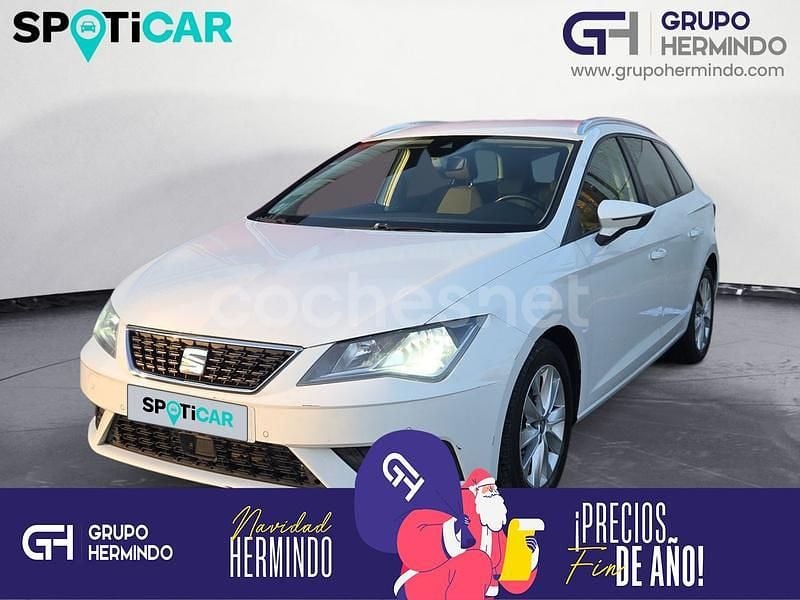 Usado Seat Leon Style 130 CV (95 kW) 2020 Blanco Familiar