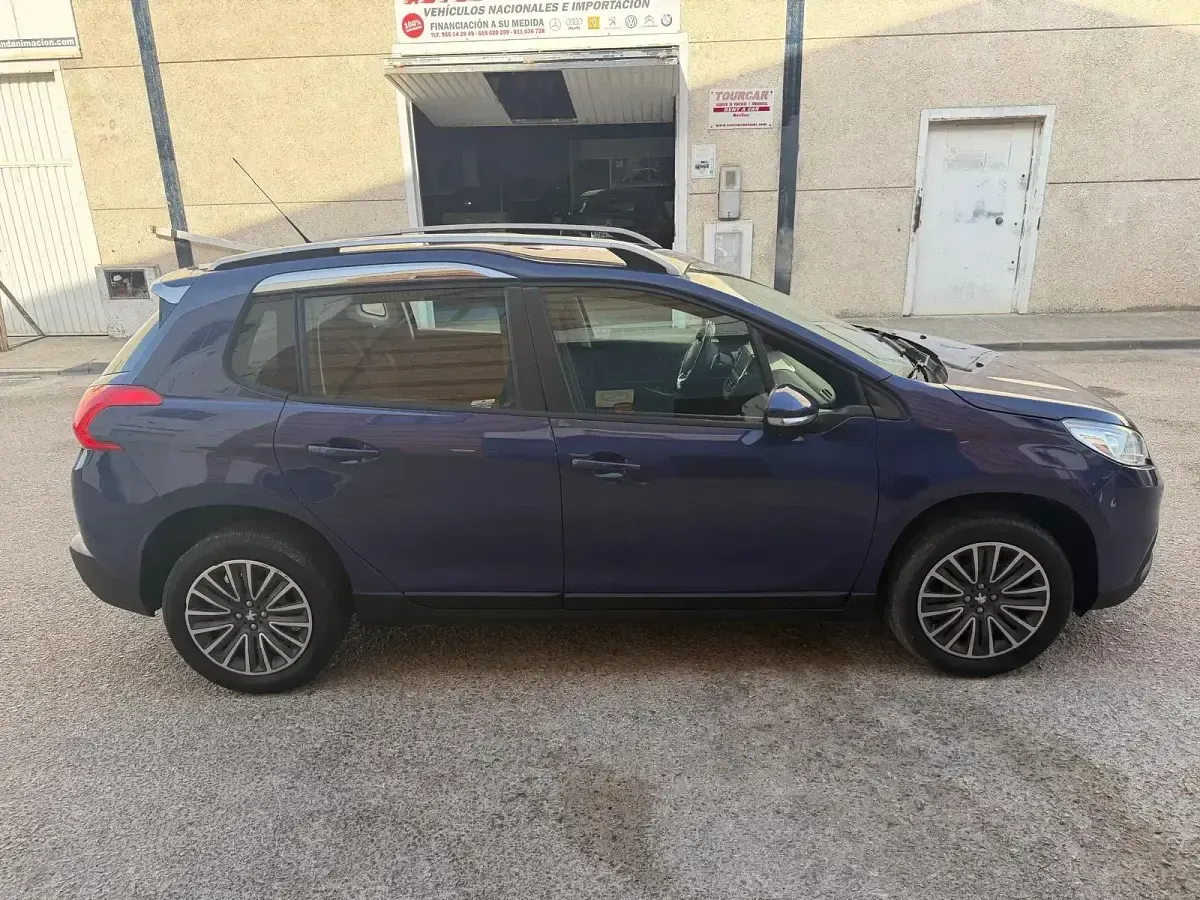 Usado Peugeot 2008 Allure 120 CV (88 kW) 2015 Azul SUV