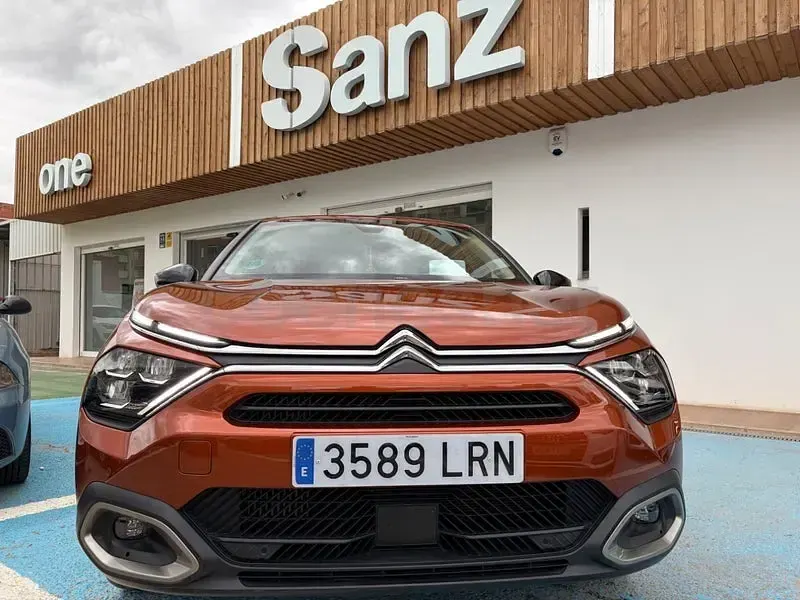Käytetty Citroën C4 PureTech 130 HP (95 kW) 2021 Ruskea Sedan