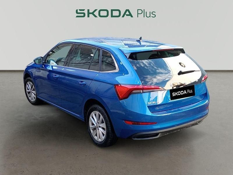 Usado Skoda Scala Selection 95 CV (69 kW) 2023 Azul Utilitario