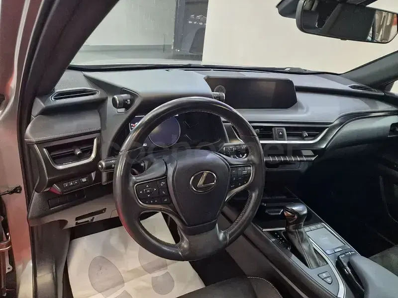 Usado Lexus UX Business Edition 184 CV (135 kW) 2022 Beige SUV