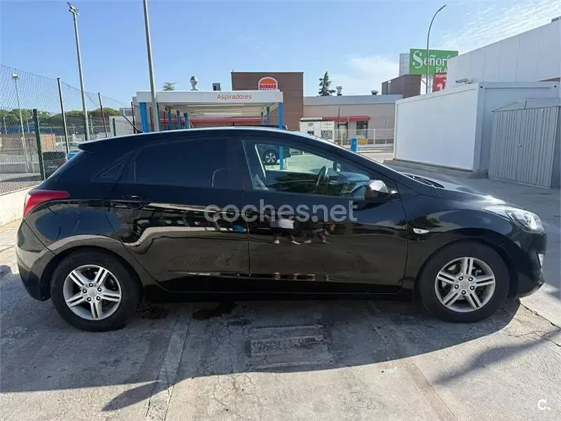 Usado Hyundai i30 90 CV (66 kW) 2012 Negro Berlina