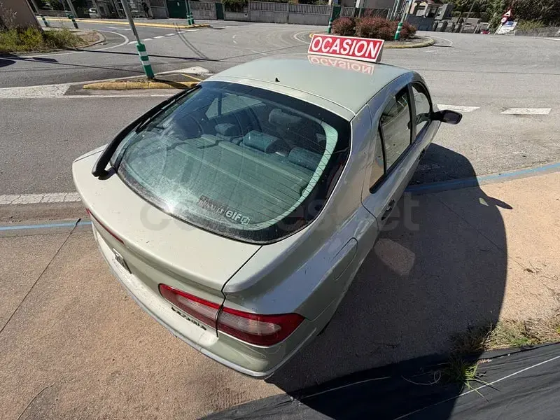 Usado Renault Laguna II Authentique 110 CV (80 kW) 2002 Beige Berlina