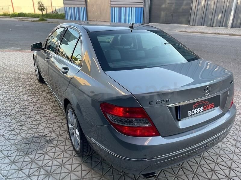 Usado Mercedes C220 Avantgarde 170 HP (125 kW) 2009 Cinzento Sedan
