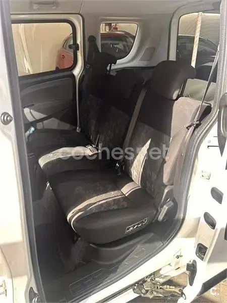 Usado Opel Combo Selective 95 CV (69 kW) 2012 Blanco Monovolumen