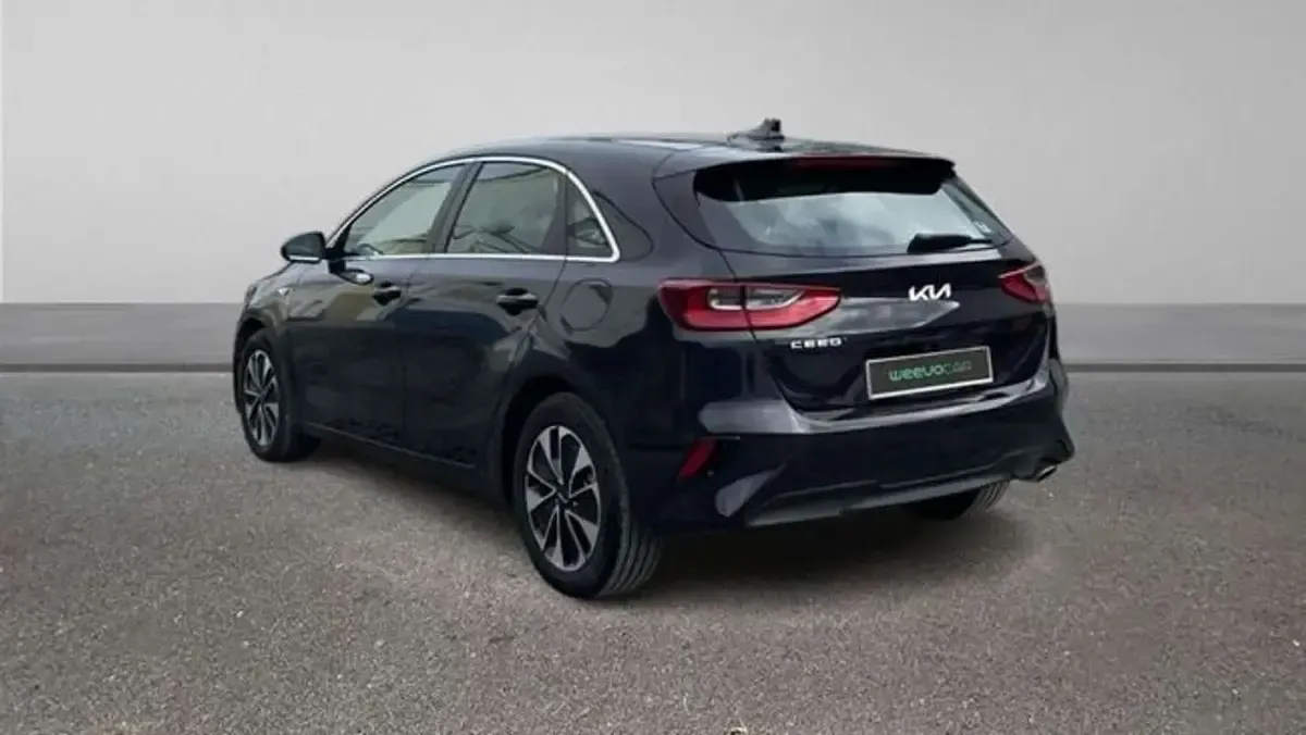 Usado Kia Ceed 101 CV (74 kW) 2024 Negro Utilitario