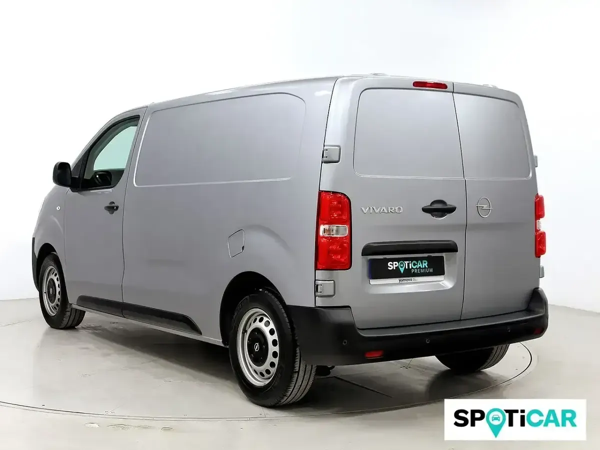 Usado Opel Vivaro 120 CV (88 kW) 2025 Gris Monovolumen