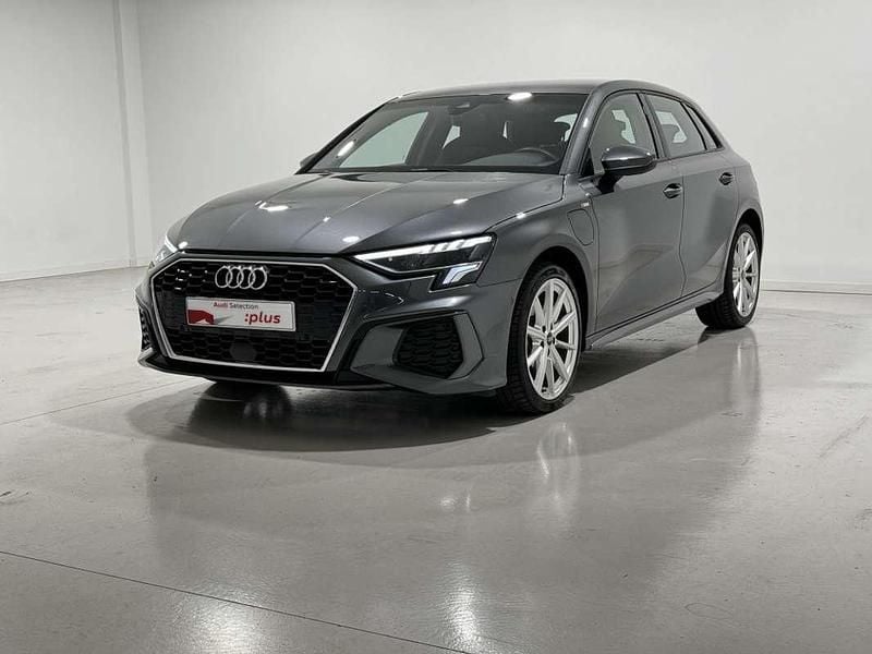 Usado Audi A3 Ambiente 150 CV (110 kW) 2023 Gris Berlina