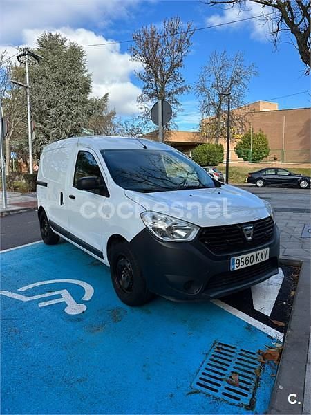 Usado Dacia Dokker Essentiel 102 CV (75 kW) 2019 Blanco Monovolumen