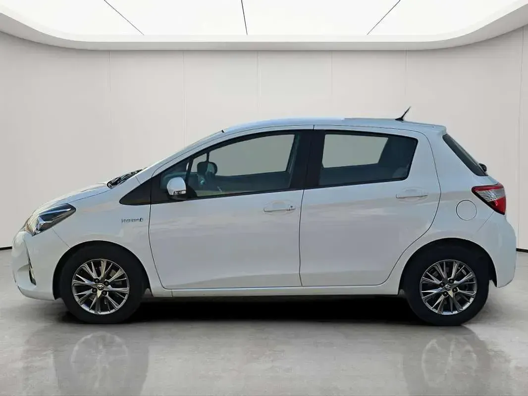 Usado Toyota Yaris Active 99 CV (72 kW) 2020 Blanco Utilitario