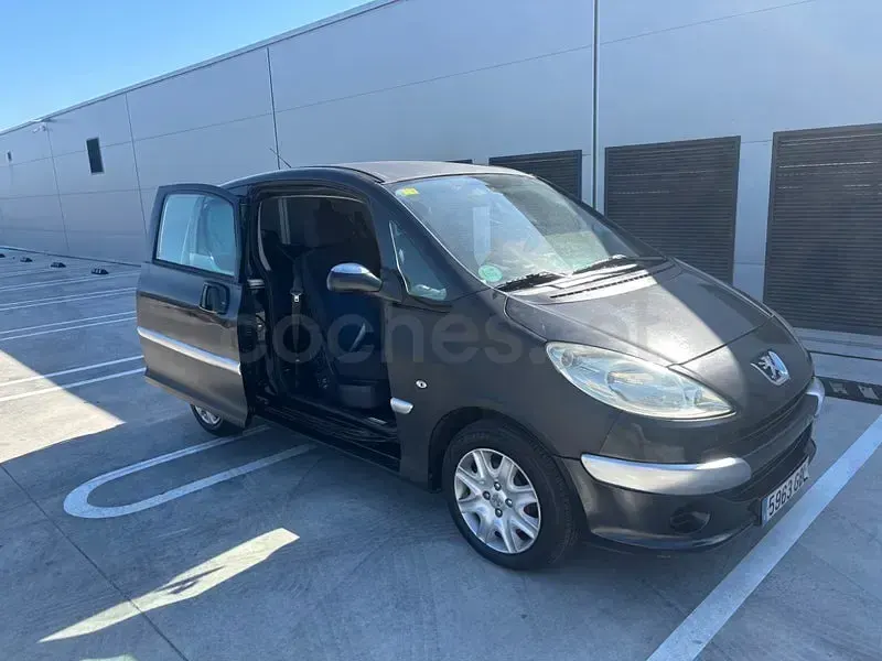 Usado Peugeot 1007 Sport 75 CV (55 kW) 2008 Negro Monovolumen