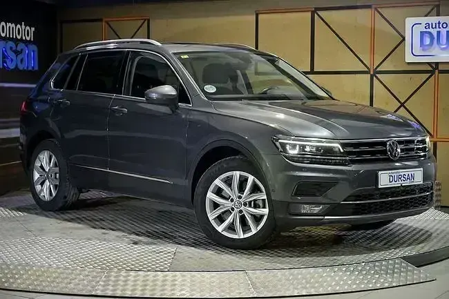 Usado VW Tiguan Sportline 190 CV (139 kW) 2020 Gris SUV