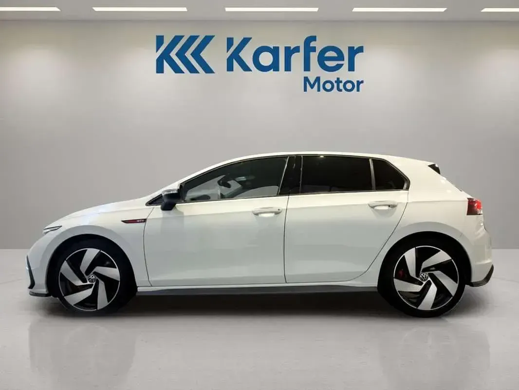 Usado VW Golf VIII GTI 245 CV (180 kW) 2021 Blanco Utilitario