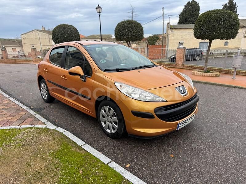 Usado Peugeot 207 70 CV (51 kW) 2007 Blanco Berlina