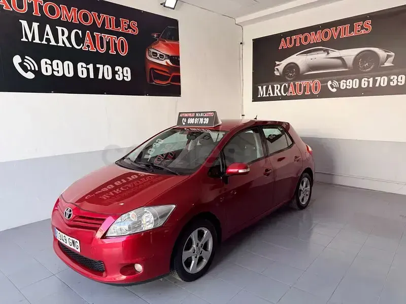 Usado Toyota Auris 97 CV (71 kW) 2010 Granate Utilitario