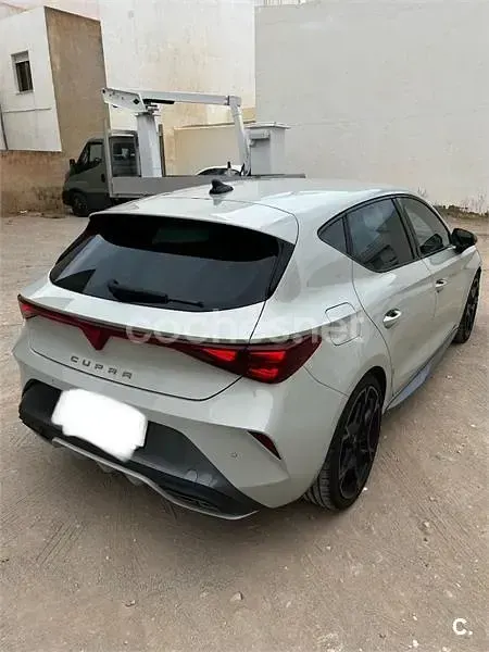 Usado Cupra Leon 150 CV (110 kW) 2024 Blanco Berlina