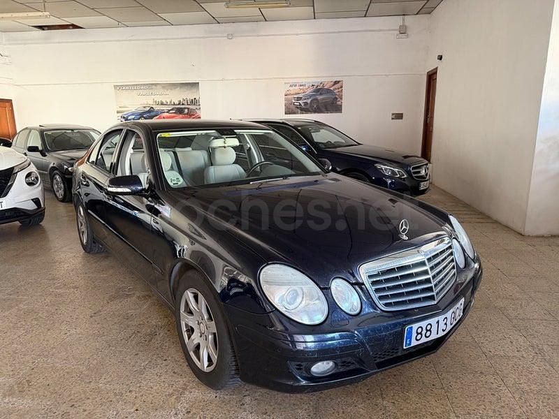 Usado Mercedes E280 Classic 190 CV (139 kW) 2009 Azul Berlina