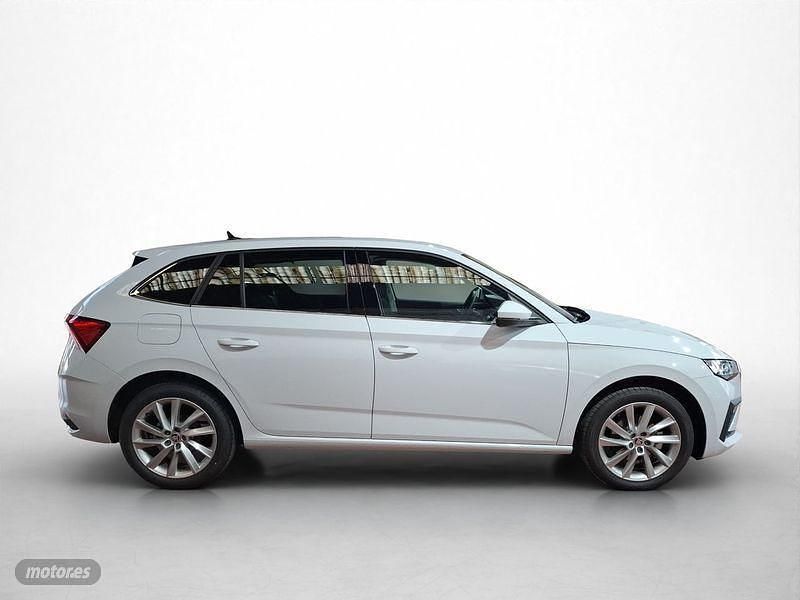 Usado Skoda Scala Selection 150 CV (110 kW) 2025 Blanco Utilitario