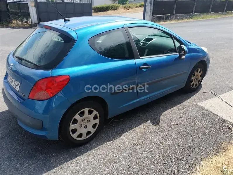 Usado Peugeot 207 70 CV (51 kW) 2006 Azul Berlina