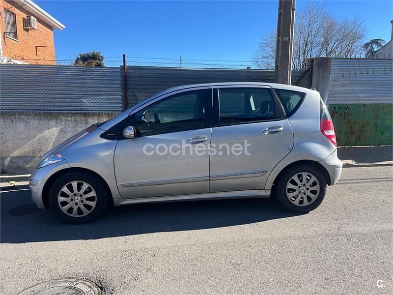 Usado Mercedes A180 Elegance 109 HP (80 kW) 2007 Cinzento Monovolume
