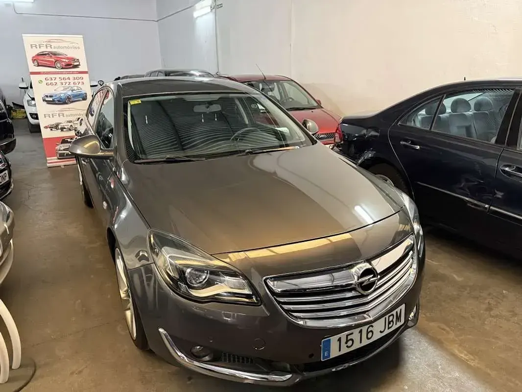 Usado Opel Insignia Selective 140 CV (102 kW) 2015 Marrón Berlina