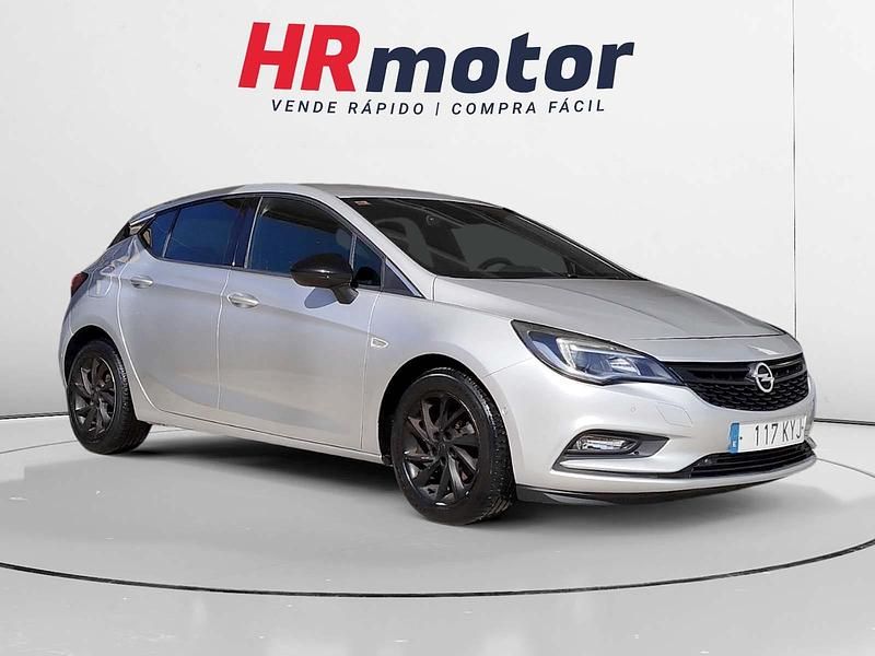 Usado Opel Astra Dynamic 151 CV (111 kW) 2019 Gris Utilitario