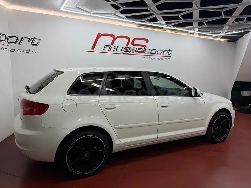 Usado Audi A3 Ambition 105 CV (77 kW) 2010 Blanco Utilitario