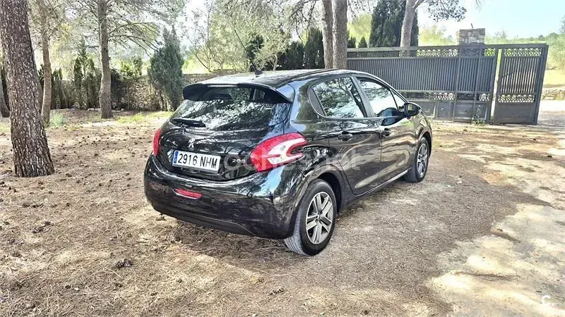 Usado Peugeot 208 Access 82 CV (60 kW) 2015 Negro Utilitario