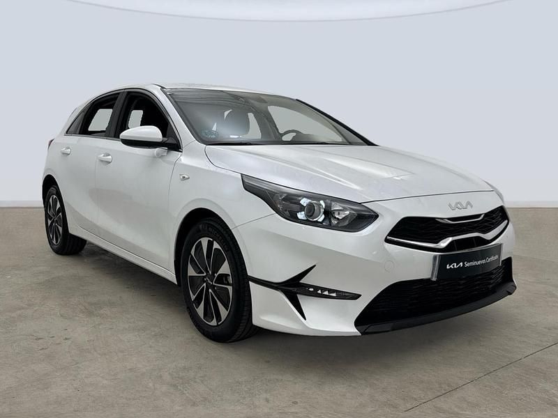 Usado Kia Ceed 101 CV (74 kW) 2025 Blanco Utilitario