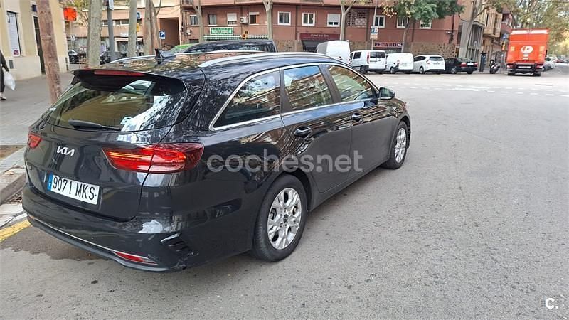 Usado Kia Ceed 120 CV (88 kW) 2023 Negro Utilitario