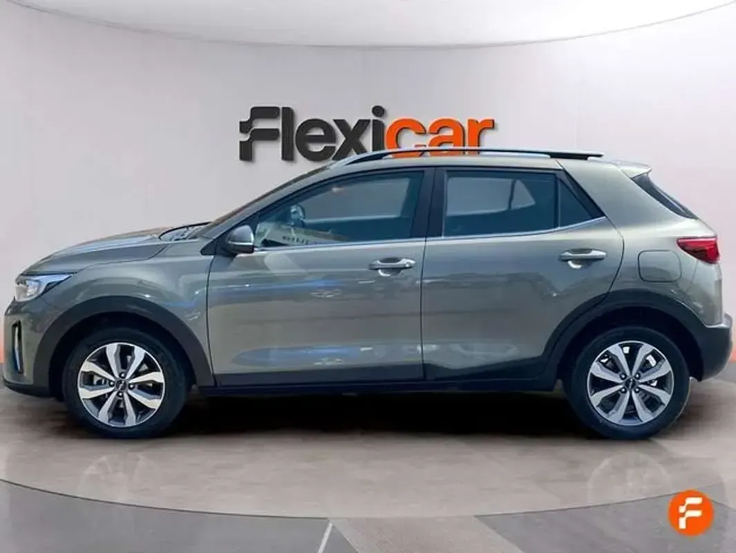 Usado Kia Stonic 84 CV (61 kW) 2023 Verde SUV