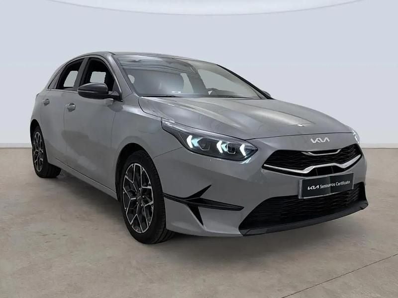 Usado Kia Ceed Edition 7 101 CV (74 kW) 2025 Gris Utilitario