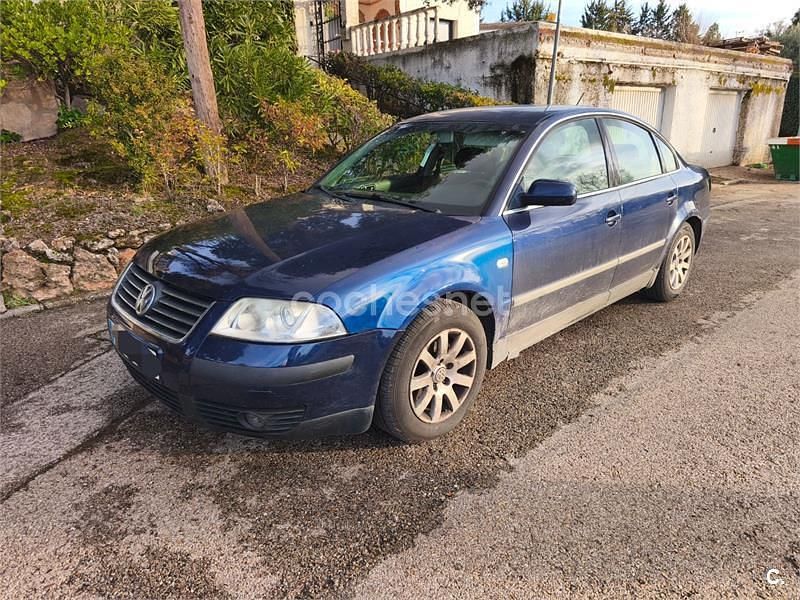 Usado VW Passat Comfortline 130 CV (95 kW) 2001 Azul Berlina