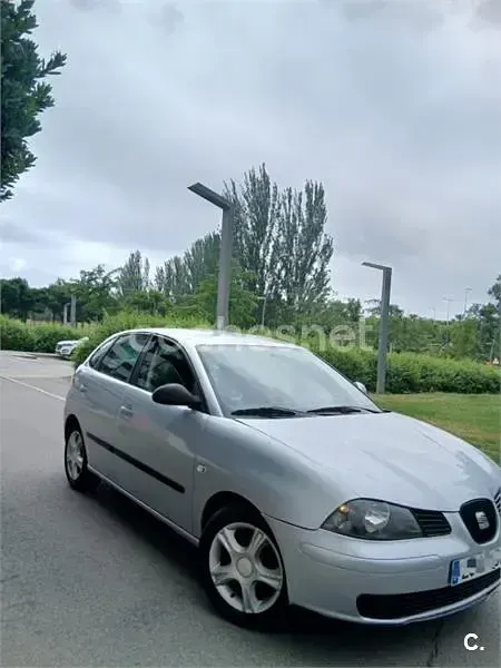 Usado Seat Ibiza Sport 64 CV (47 kW) 2004 Gris / plata Utilitario