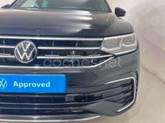 Käytetty VW Tiguan R-line 245 HP (180 kW) 2024 Musta Katumaasturi