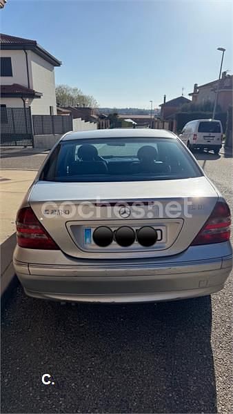Usado Mercedes C220 Elegance 143 CV (105 kW) 2005 Gris / plata Berlina