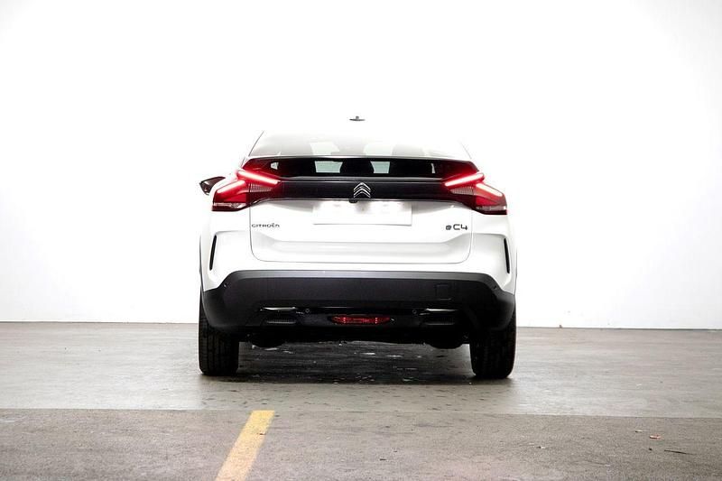 Usado Citroën e-C4 Shine 100 kW (136 CV) 2023 Blanco Utilitario