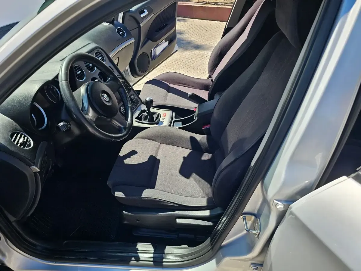 Usado Alfa Romeo 159 Distinctive 150 CV (110 kW) 2008 Gris Berlina