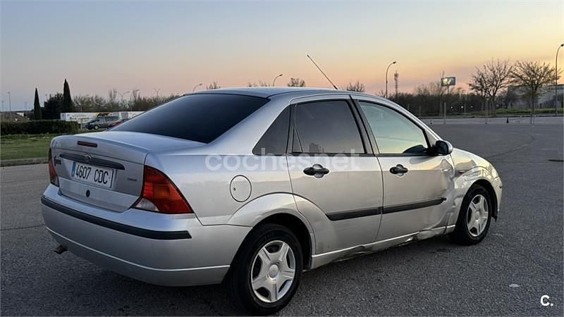 Brugt Ford Focus Ambiente 90 HK (66 kW) 2002 Grå Sedan