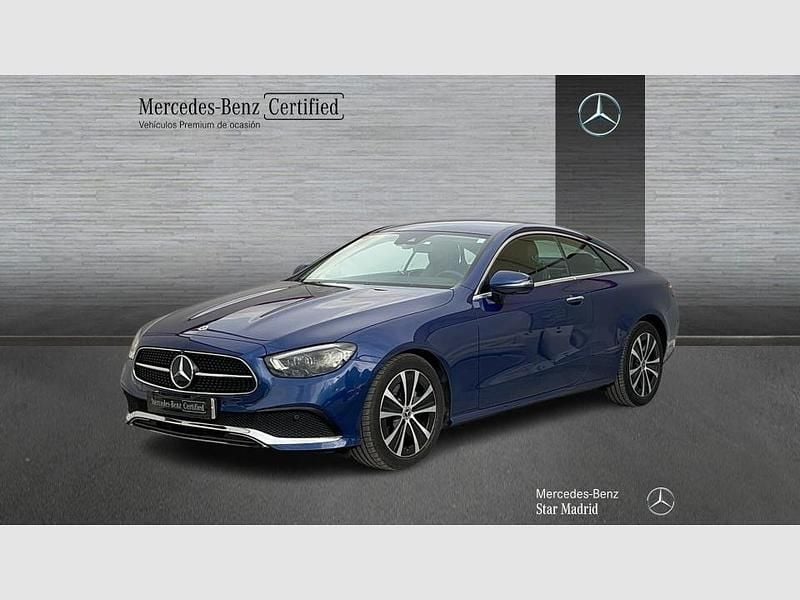 Usado Mercedes E220 Avantgarde 194 CV (142 kW) 2021 Azul cavansita (metalizada) Coupe