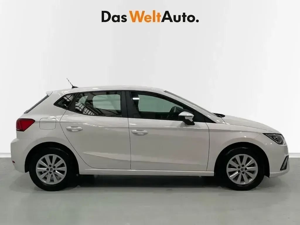 Usado Seat Ibiza Style Plus 110 CV (80 kW) 2022 Blanco Utilitario