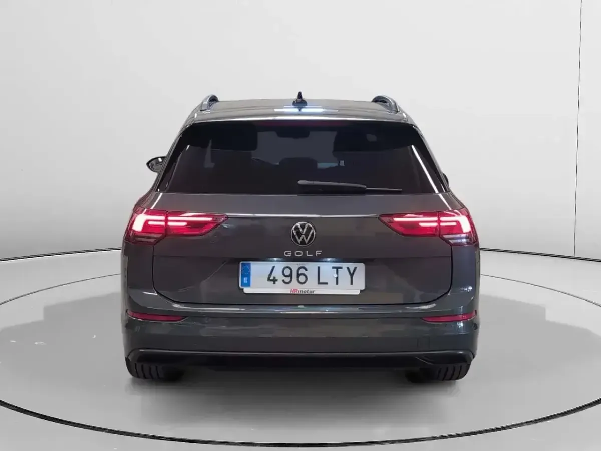 Usado VW Golf VII Life 115 CV (84 kW) 2021 Gris Utilitario