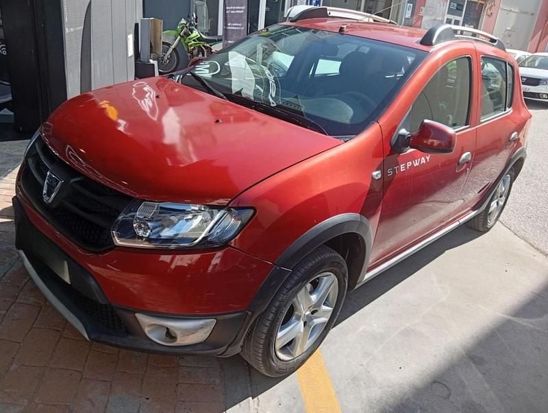 Begagnad Dacia Sandero Stepway 90 HK (66 kW) 2015 Röd