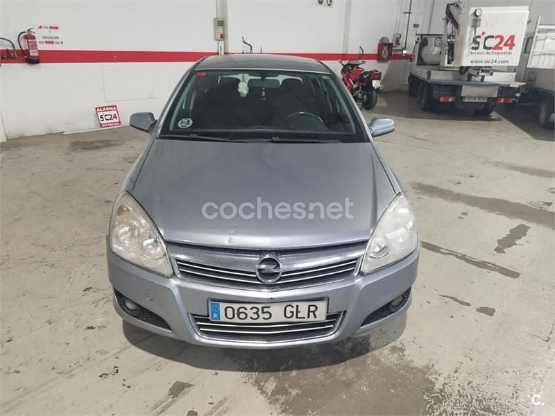 Usado Opel Astra Energy 100 CV (73 kW) 2009 Gris / plata Berlina