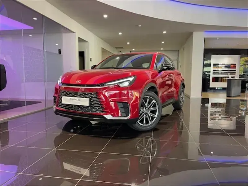 Usado Lexus LBX 136 CV (100 kW) 2026 Rojo SUV